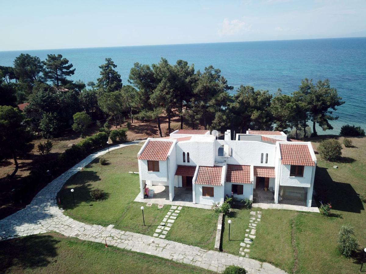Summerday Villa Private Beach Néa Iráklia Exterior foto
