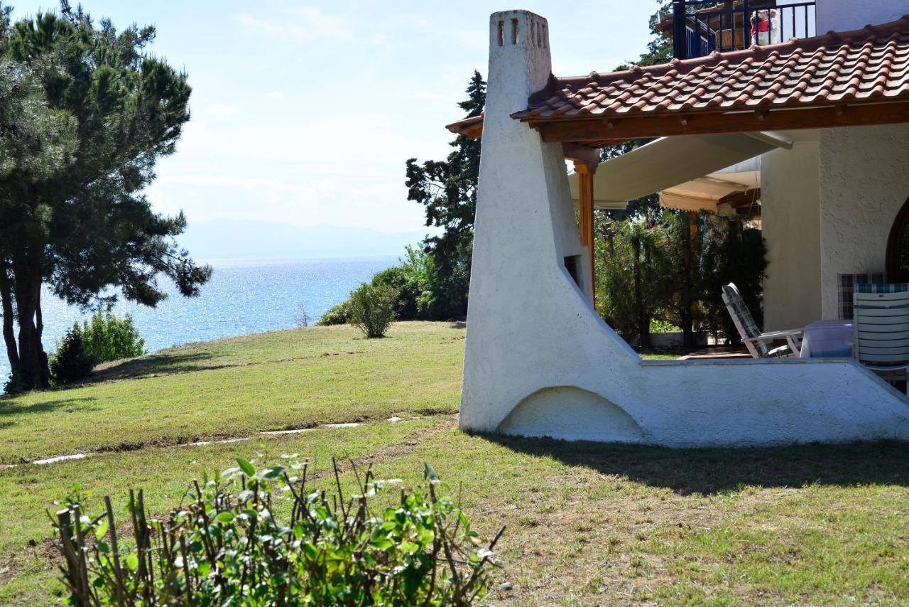 Summerday Villa Private Beach Néa Iráklia Exterior foto